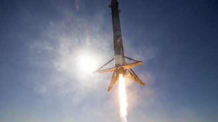 SpaceX запустила ракету с первыми спутниками для раздачи интернета