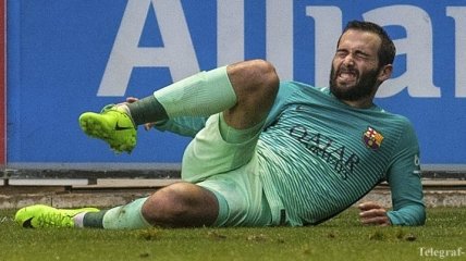 Защитник "Барселоны" Видаль получил серьезную травму лодыжки