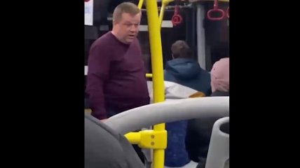 В Воронеже мужчина выбросил пассажирку из автобуса