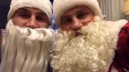 Братья Кличко в праздничных костюмах поздравили с Рождеством