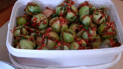 Острая закуска из помидоров