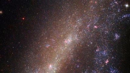 NASA показало снимок разорванной галактики