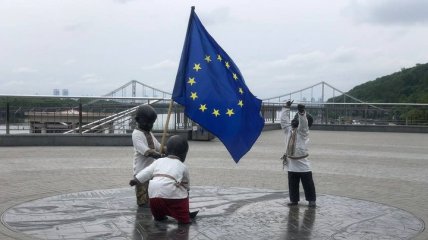 Малыши-основатели Киева одеты ко Дню Европы в 2025 году