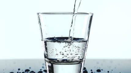 Почему так важно начинать день со стакана воды
