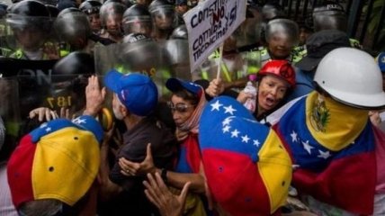 Переговоры между властью и оппозицией в Венесуэле снова сорвались