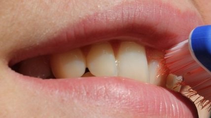 Если у вас есть эти привычки - забудьте о них: что разрушает вашу зубную эмаль