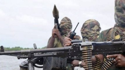 В Нигерии вооруженные люди похитили трех работников нефтяной компании