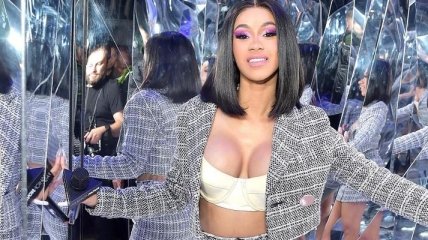 Певица Cardi B появилась на публике в наряде от одесского дизайнера