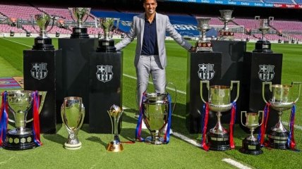 Барселона трогательно попрощалась с Суаресом, показав все трофеи уругвайца в клубе (Фото, Видео)