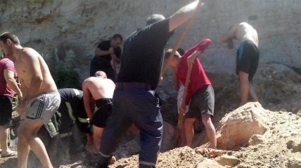 На Харьковщине юноша погиб под завалом песка