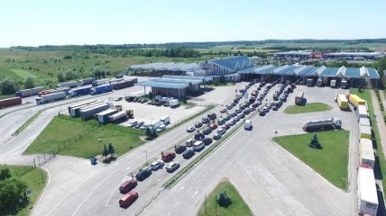 На границе с Польшей в очереди стоят 620 авто