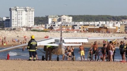 Самолет приземлился на пляж в Португалии, есть погибшие