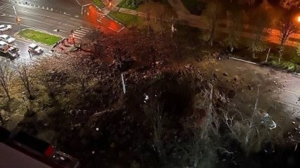 Воронка в Белгороде, вероятно, от взрыва