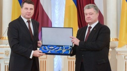 Президента Латвии наградили орденом Ярослава Мудрого