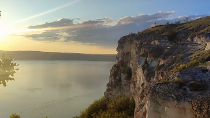 Гора Біла височіє на 120 метрів