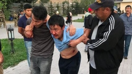 Штурм дома экс-президента Киргизии: 15 человек доставлены в больницы