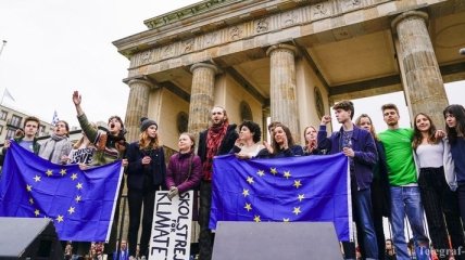 Двадцать тысяч школьников вышли на климатический протест в Берлине 