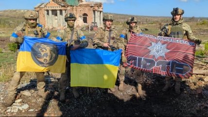 Украинские бойцы в Клещиевке