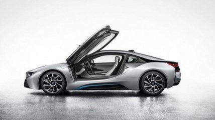 BMW представил потрясающее спорткупе с лазерными фарами