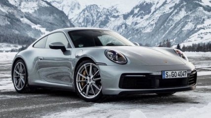 Новый Porsche 911 обзавелся механической коробкой передач 