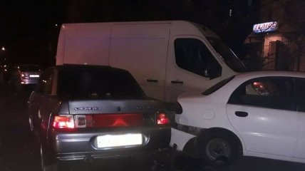 В Ровно пьяная женщина-водитель разбила 4 припаркованных авто