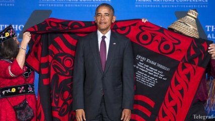 Обама перевоплотился в индейца (Фото)