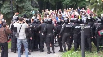 Во время акций Евромайдана и Антимайдана задержаны около 30 человек