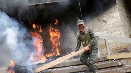 В Гондурасе протестующие подожгли посольство США