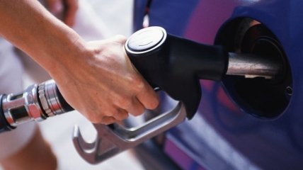 Эксперты рассказали, где продается самый дорогой бензин в мире