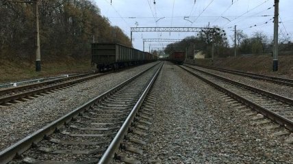  На Харьковщине под колесами поездов погибли два человека