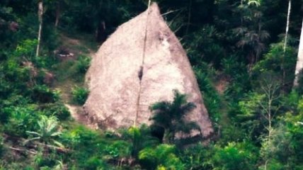 Бразильские ученые засняли неизвестное индейское племя (Видео) 