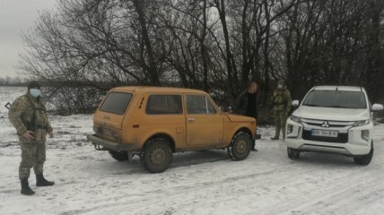 Пограничники "накрыли" крупную аферу на границе с Донбассом: преступление попало на видео