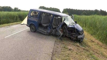 Трое в критическом состоянии: автобус с украинцами попал в серьезную аварию в Польше (фото)