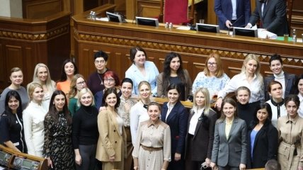 Партия "Слуга народа" создаст движение "Зе! Жінки": подробности 