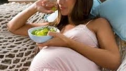 Переедание во время беременности опасно для ребенка