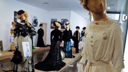 В Киеве проходит выставка старинной женской одежды 