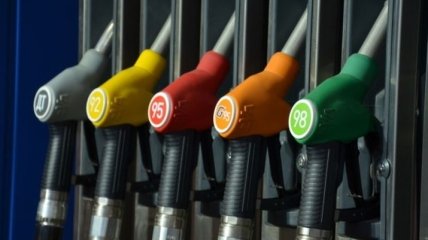 Бензин подешевел из-за падения цен на нефть