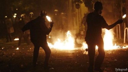 В Греции продолжаются массовые столкновения между студентами и полицией