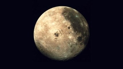 Установлен цвет обратной стороны Луны: бирюзовый