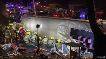 В Гонконге перевернулся пассажирский автобус, есть погибшие и травмированные