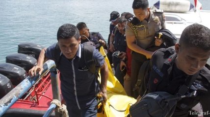 Индонезийские спасатели нашли в море тела жертв с пропавшего самолета