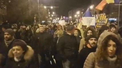 В Румынии тысячи людей вышли на антикоррупционные акции протеста