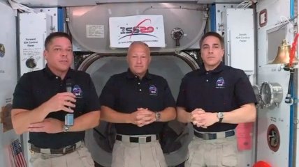 "Ознакомились с аптечками и процедурами безопасности": чем занялись астронавты Crew Dragon в первую неделю на МКС