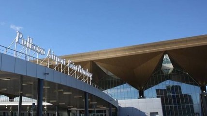 Неизвестные похитили трех человек в петербургском аэропорту Пулково