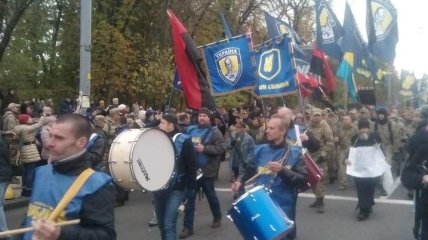 Марш славы в центре Киева завершился концертом на столичном Подоле