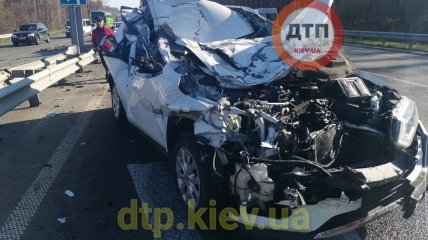 В 70 км от Киева легковушка столкнулась с грузовиком