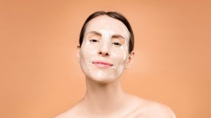 Особенно хороша для женщин с жирной кожей лица: польза белой глины