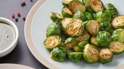 Смажена брюссельська капуста на сковороді