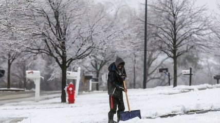 Снежный шторм в США "отменил" тысячу авиарейсов