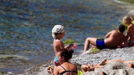 Женщина на пляже в Германии перепутала ядовитый фосфор с янтарем